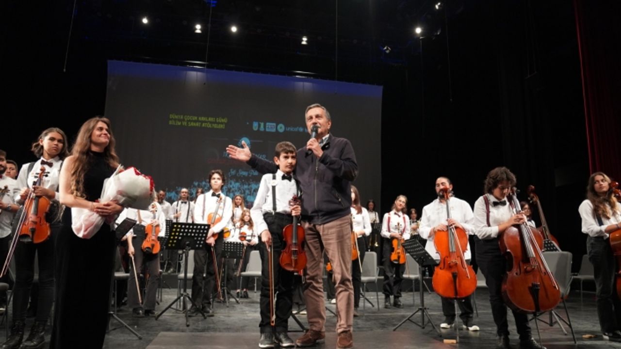 Muhteşem Çocuklar Çocuk Hakları Günü için sahneye çıktı