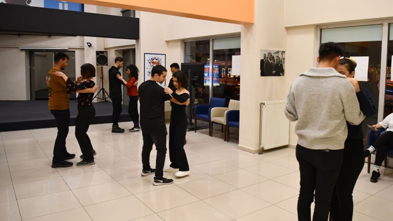 Gençler ücretsiz kurslardan ilgiyle faydalanıyor