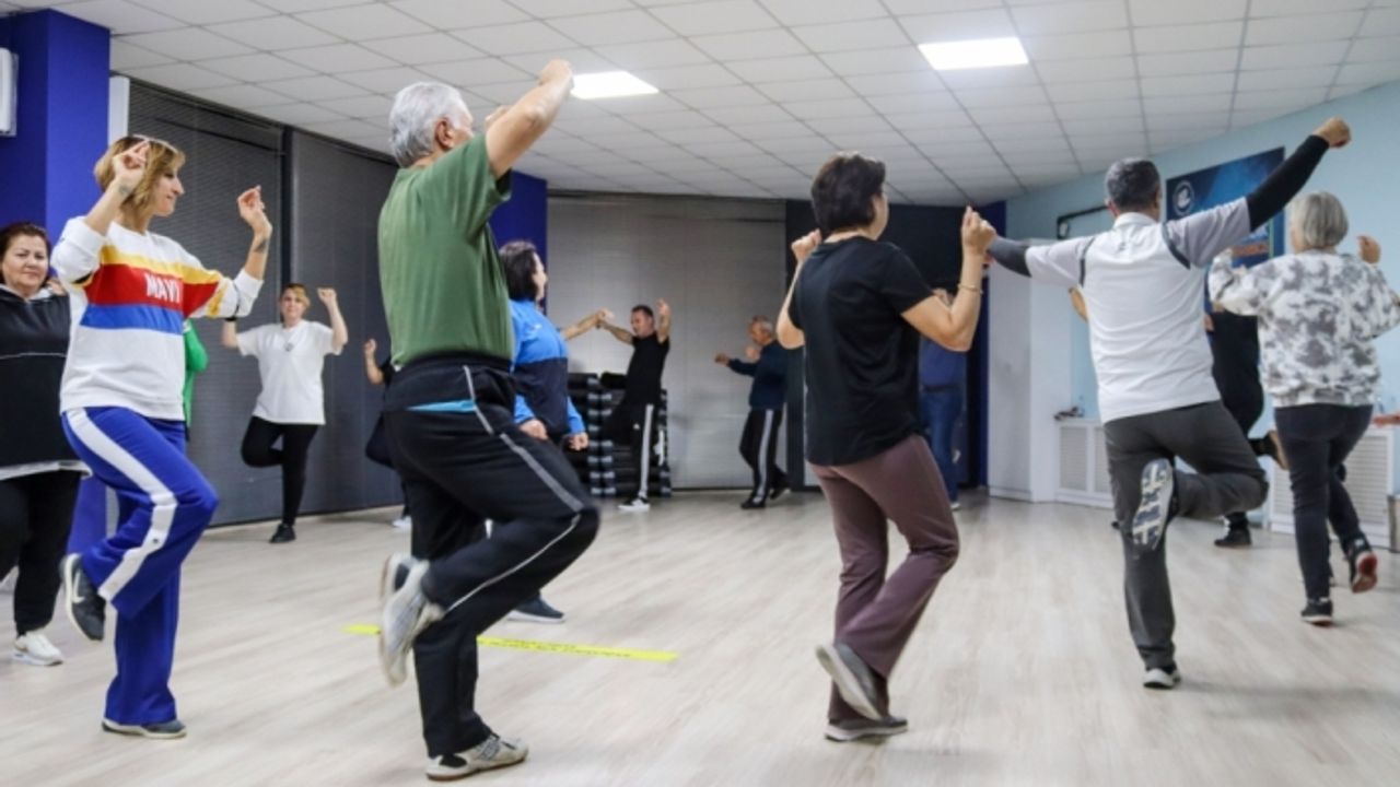 Halk Oyunları Eğitimi'ne 7'den 70'e her yaştan katılım