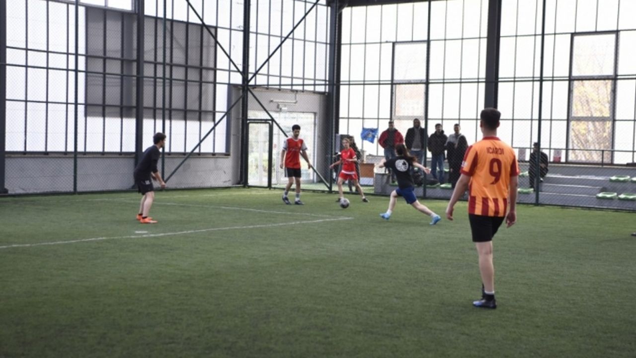 Öğrenci Kulüpleri Halı Saha Turnuvası başladı