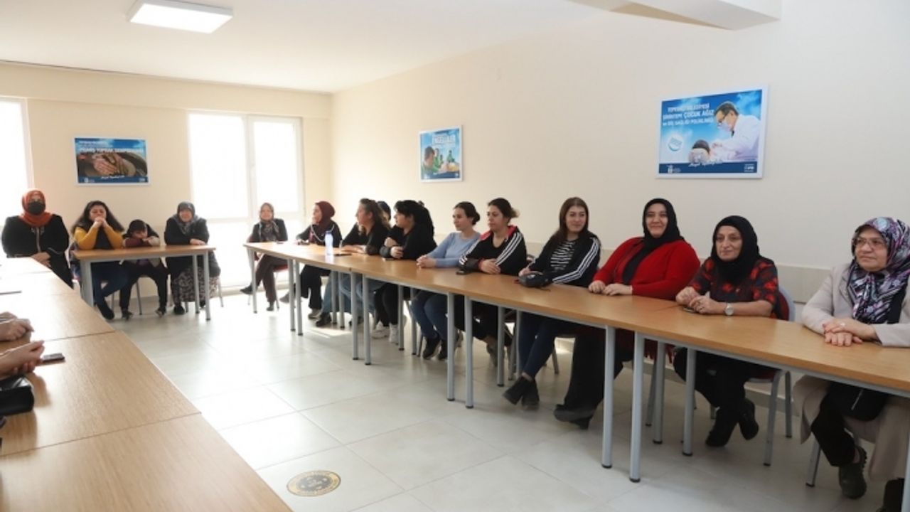Sütlüce'de kadınlara hizmet tanıtım toplantısı düzenlendi