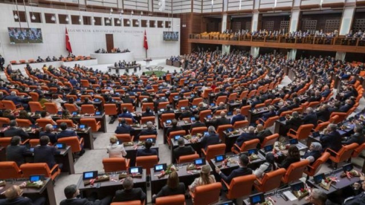Emekli zammını yükselten teklif Meclis'ten geçti