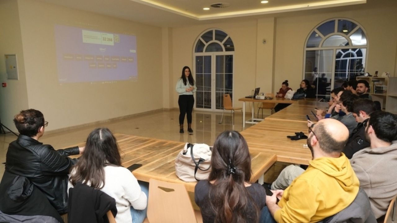 Gençler Sosyal Kütüphane'de bilgilerini yarıştırdı