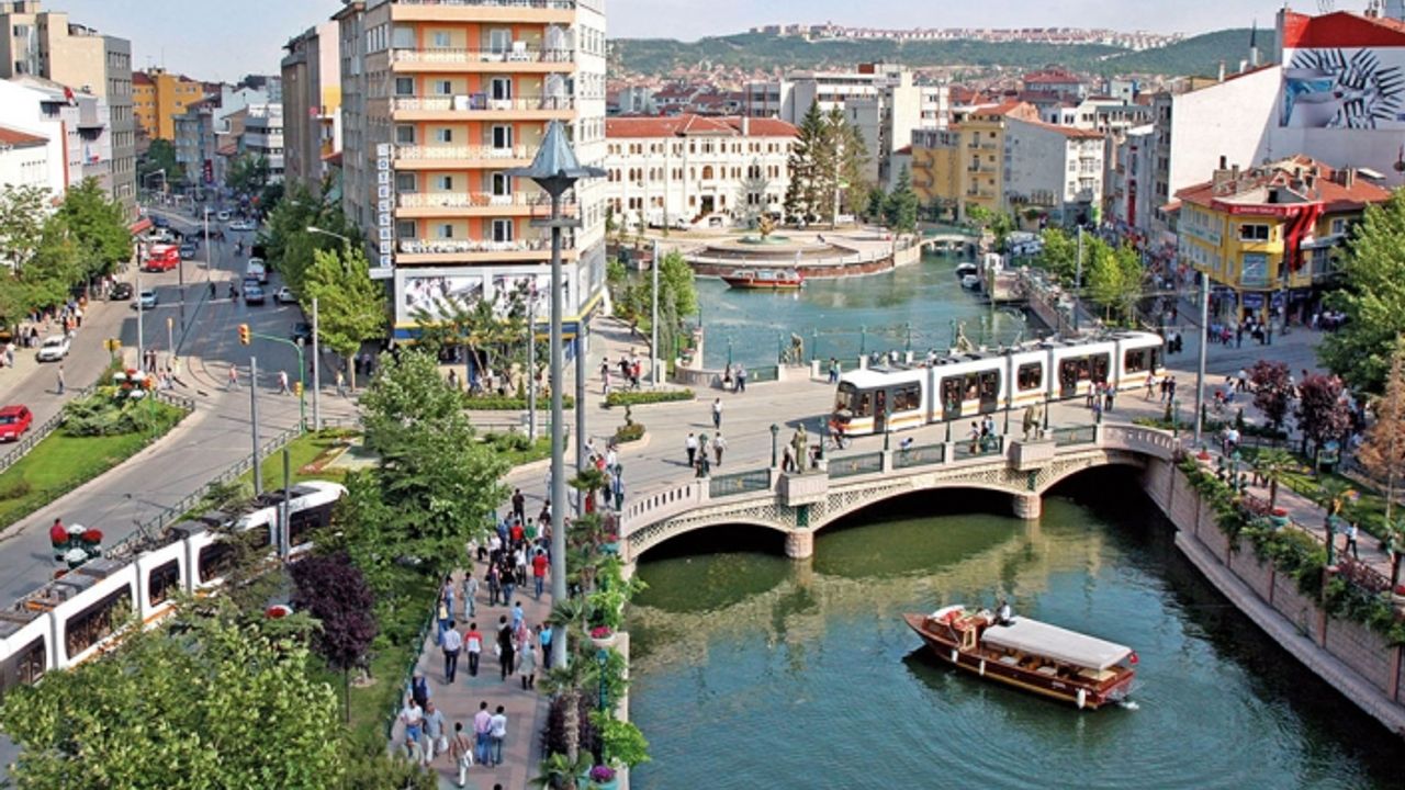 Sürücüler dikkat! Pazar günü Eskişehir'de bu yollar trafiğe kapanacak
