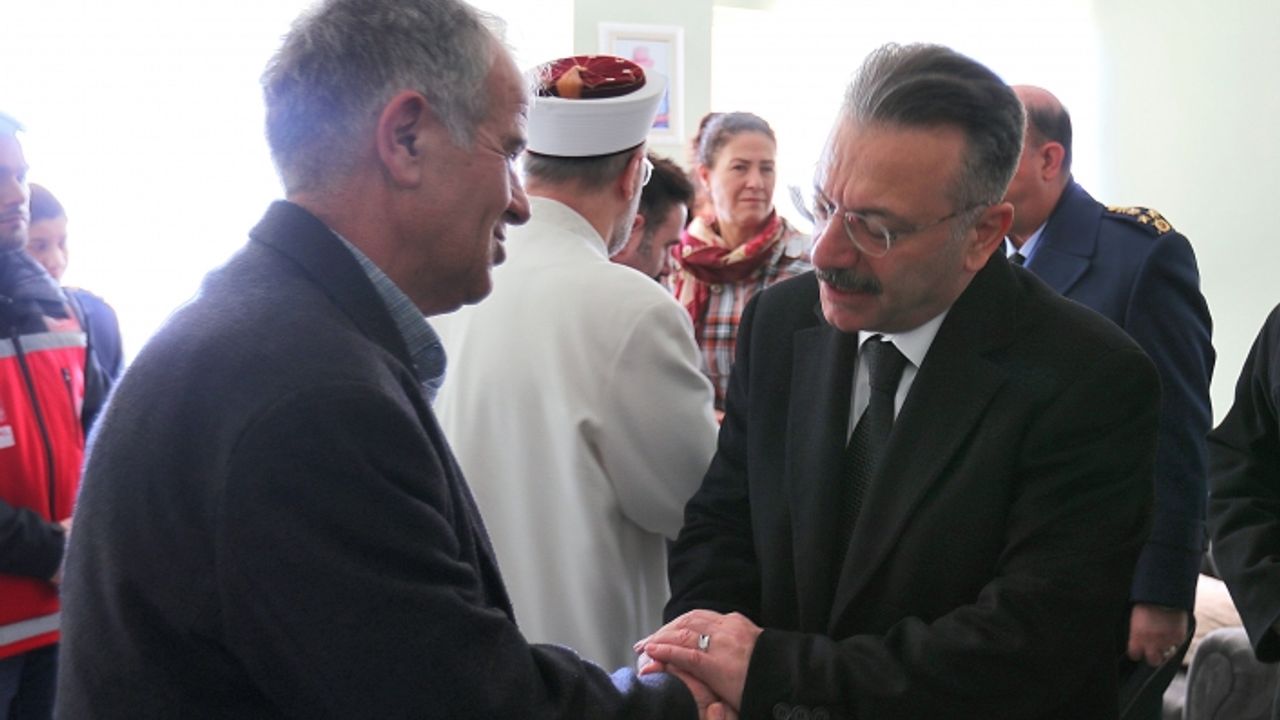 Vali Aksoy ve Diyanet İşleri Başkanı Erbaş'tan şehit ailesine başsağlığı ziyareti