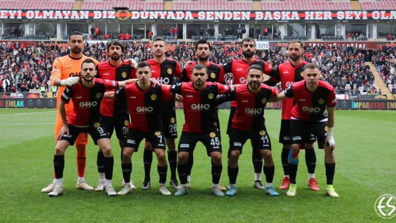 Eskişehirspor 6-0'lık üstünlükle ligde zirveyi koruyor
