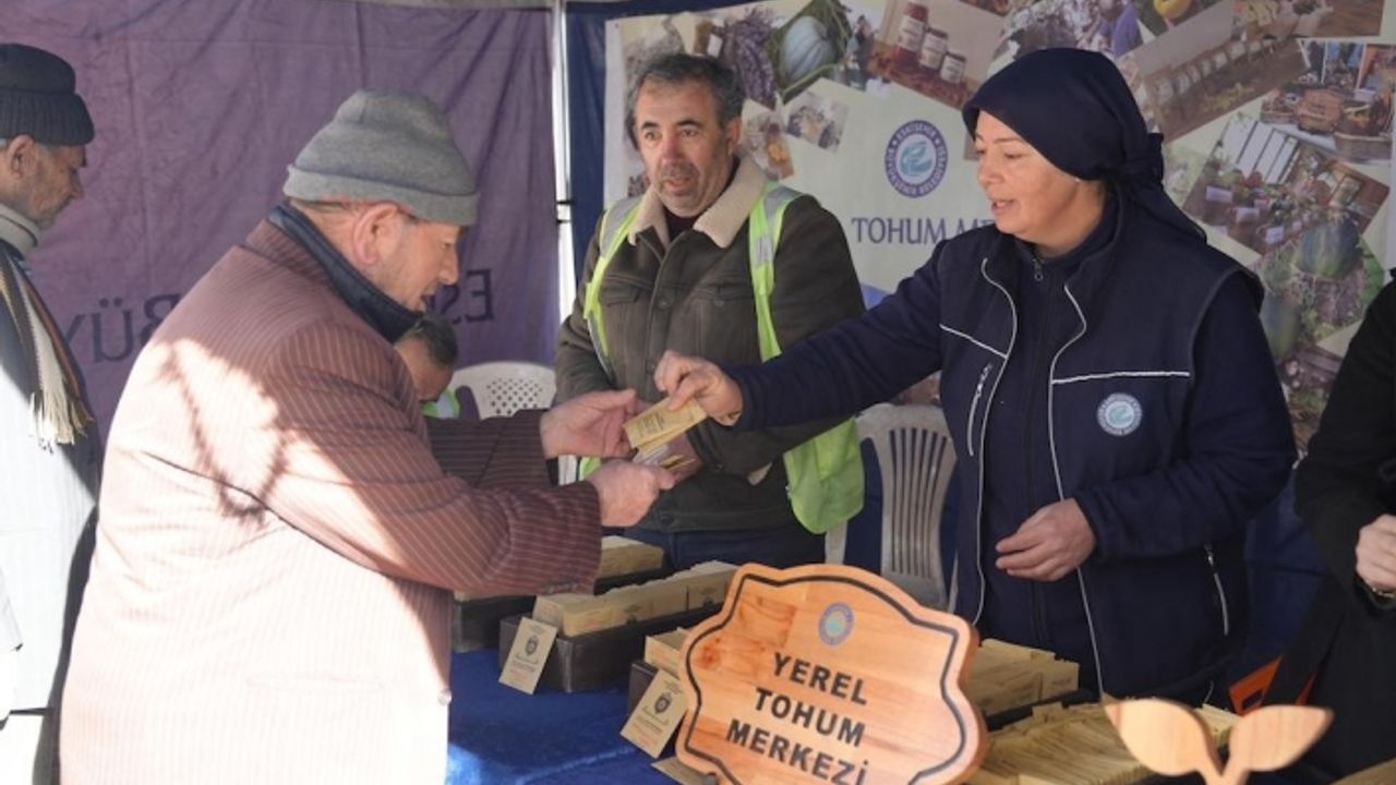 Yerel tohumlar Alpu ve Seyitgazi'de dağıtıldı