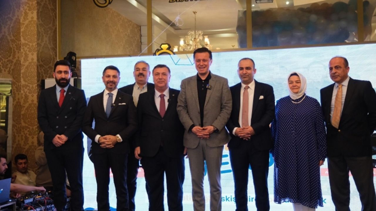 Başkan adayları 'Gençler Kararını Veriyor' etkinliğine katıldı