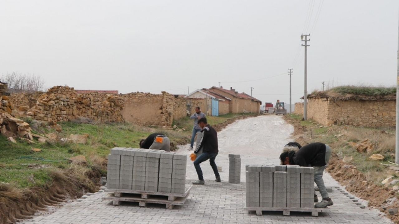 Çifteler'de üstyapı çalışmaları hızla devam ediyor
