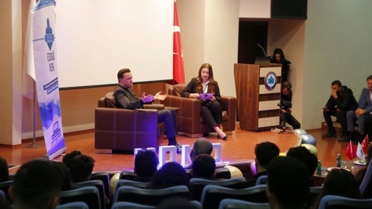 Hatipoğlu ESOGÜ öğrencileriyle buluştu