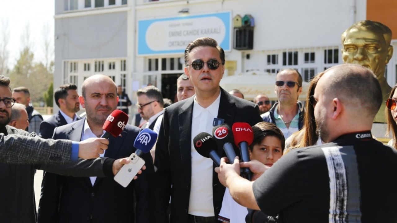 Nebi Hatipoğlu: "Ayşe Ünlüce'yi tebrik ediyorum"