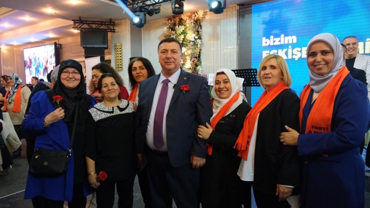 Özkan Alp'ten 8 Mart Dünya Kadınlar Günü mesajı
