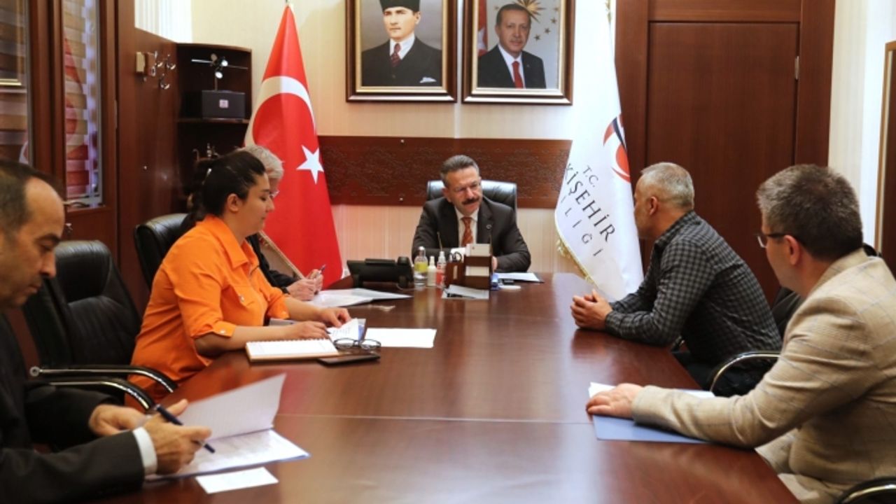 Vali Aksoy 'Halk Günü'nde vatandaşlarla bir araya geldi