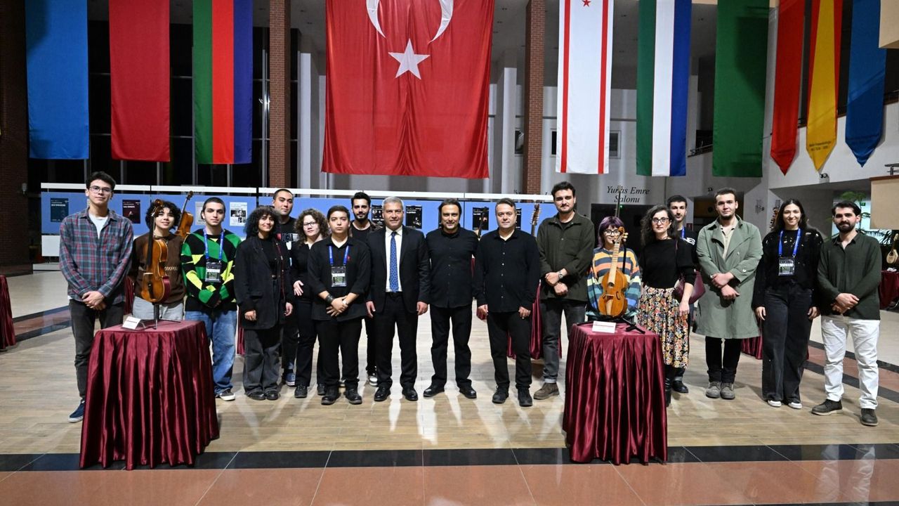 Geleneksel ve modern çalgı yapımına dair çalışmalar sergileniyor