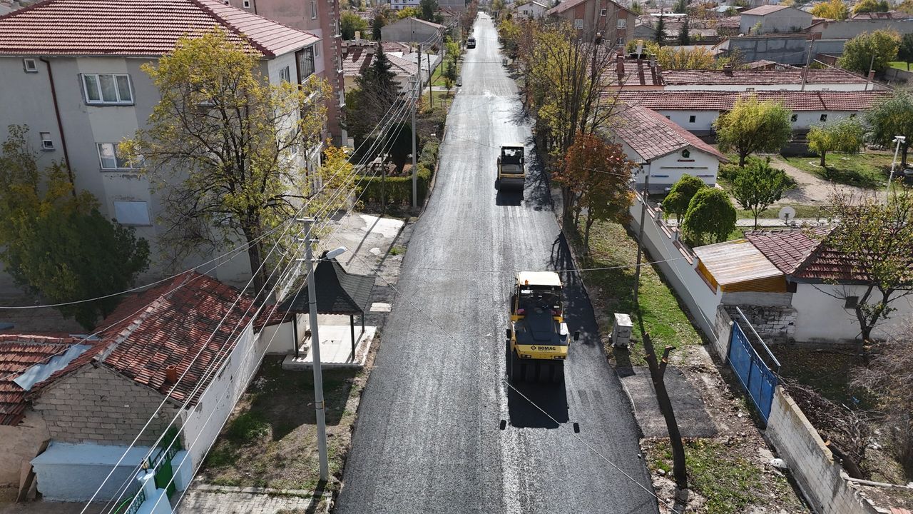 Kırsalda yol yapımı sürüyor