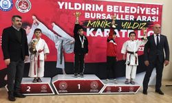 Minik karateciler Bursa'dan eli boş dönmedi