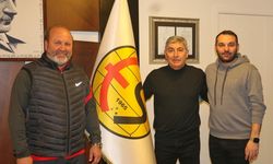 Es Es'in yeni hocası Özcan Kızıltan ile imzalar atıldı