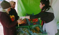 İslahiye'ye kurulan aşevi ve yardım toplama çadırları yaraları sarıyor
