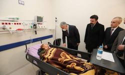 Vali Erol Ayyıldız depremzedeleri ziyaret etti
