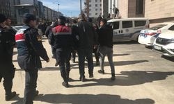 Yurtdışından tır dorsesinde kaçak sigara getirten şüphelilere suçüstü
