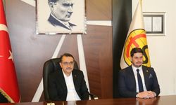 Bakan Dönmez Eskişehirspor'u ziyaret etti