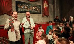 Karagöz-Hacivat oyunu çocuklardan ilgi gördü
