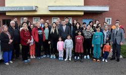 Özgür Özel Tepebaşı'nın konuğu depremzedeleri ziyaret etti