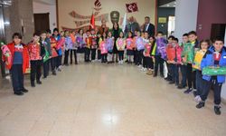 Şehit Onur İlkhan İlkokulu öğrencilerinden depremzede arkadaşlarına anlamlı hediye