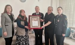 Şehit pilotun ailesine Şehadet Belgesi teslim edildi