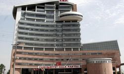 CHP'de 17 MYK üyesinden istifa