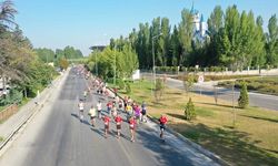 Yarı Maraton Koşusu'nda renkli görüntüler