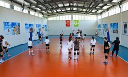 Kız Voleybol Takımı ligde Eskişehir'i temsil etmeye hazır