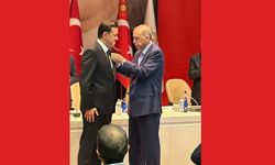 Nebi Hatipoğlu'nun rozetini Erdoğan taktı
