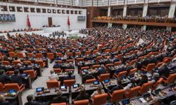 Emekli zammını yükselten teklif Meclis'ten geçti