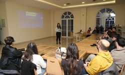 Gençler Sosyal Kütüphane'de bilgilerini yarıştırdı
