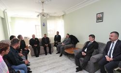 Vali ve protokolden şehit ailesine taziye ziyareti