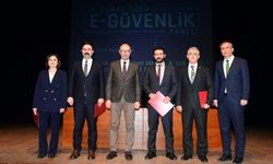 Anadolu Üniversitesi'nde E-Güvenlik Paneli düzenlendi