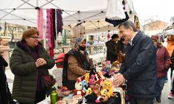 Başkan Ataç üreten kadınların stantlarını gezdi