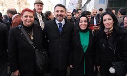 Yüzügüllü ilk seçim ofisini Çamlıca Mahallesi'ne açtı