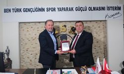 Özkan Alp amatör spor kulüplerinin yanında