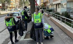 Özkan Alp gönüllüleri Odunpazarı'nda çöp topladı