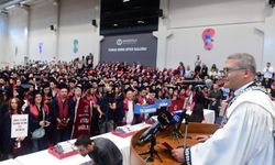 Anadolu Üniversitesi 7’den 77’ye mezunlarını uğurladı