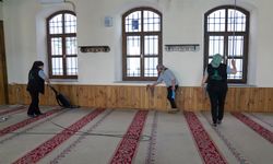 Camilerde bayram temizliği