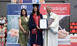 Venezuelalı diplomat Anadolu Üniversitesi'nde mezuniyet sevinci yaşadı