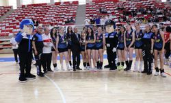 'Teknolojiyi Abartma Geleceğini Karartma-2' voleybol turnuvası düzenlendi