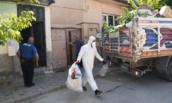 Çöp evden 2 ton çöp çıktı
