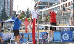 Plaj Voleybolu Şenliği heyecanla devam ediyor