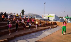 Kadınlar Zumba ile zayıflıyor