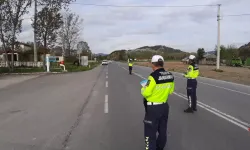 Trafik denetimlerinde 95 sürücünün belgesine el konuldu