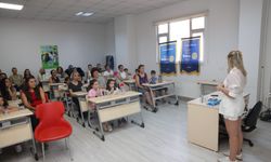 Anne ve çocuklara toplum sağlığını güçlendirmenin yolları anlatılıyor